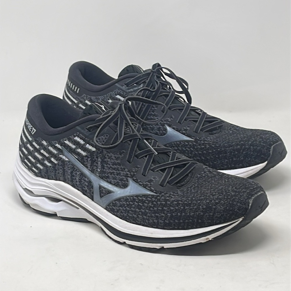 Mizuno Black and Gray Athletic Shoes